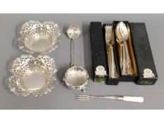 A boxed Kings pattern set of spoons & forks, two s