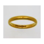 A 22ct gold ring, 2.5g, size K