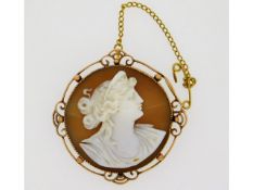 An antique 9ct rose gold set cameo brooch, 9.6g, 4