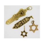 Four 9ct gold items of Judaic interest, 15.9g