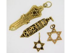 Four 9ct gold items of Judaic interest, 15.9g