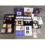 A quantity of mixed collectable & commemorative co