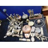 A quantity of mixed copper & brassware including t