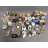 A quantity of mixed trinket boxes & other ornament