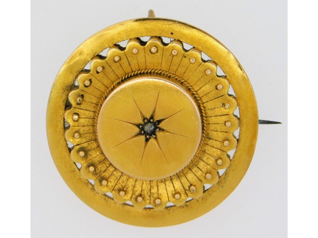 A Victorian yellow metal brooch, electronically te