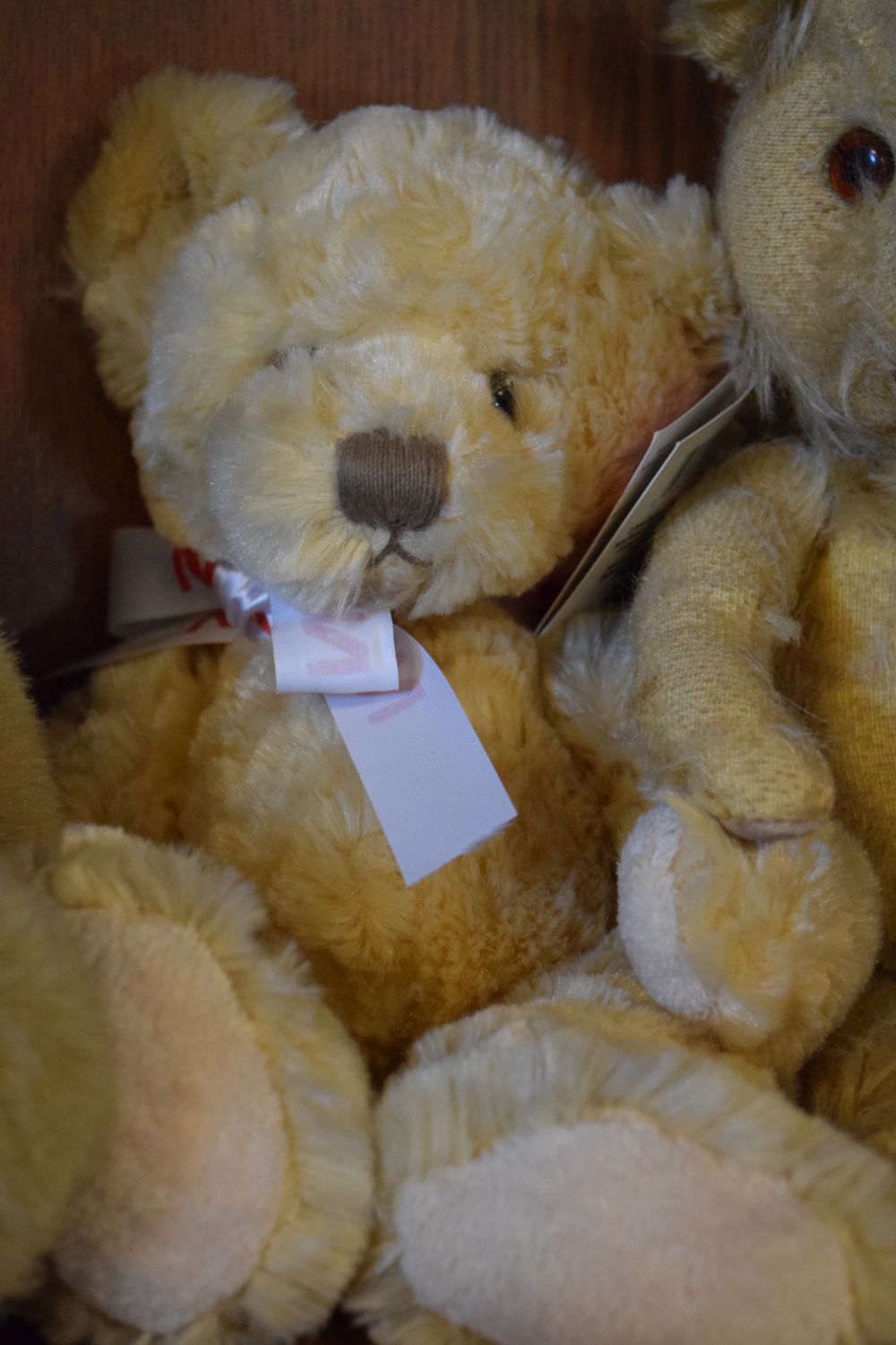 Quantity of vintage and modern golden mohair children's teddy bears Condition: The two vintage teddy - Image 4 of 6