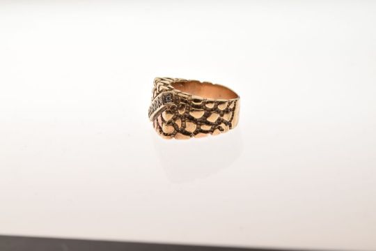 Yellow metal signet style ring with textured surface and inset five small diamonds, size L, 9.1g - Image 3 of 6