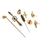 Small group of gold and yellow metal jewellery to include 9ct collar stud, pair of leaf ear studs,