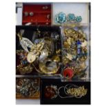 Quantity of costume jewellery etc Condition: Would recommend viewing in person - please see images -