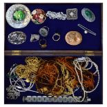 Quantity of costume jewellery, etc Condition: Would recommend viewing in person, please see images -