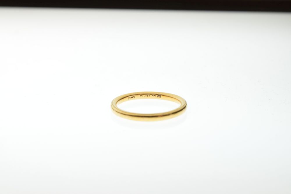 22ct gold wedding band, size Q, 4.1g approx Condition: Knocks and dints to exterior. Any external - Image 4 of 5