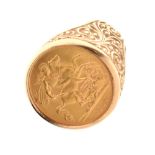 9ct gold ring inset with a 1914 half sovereign, size O, 12.2g approx Condition: Light surface wear