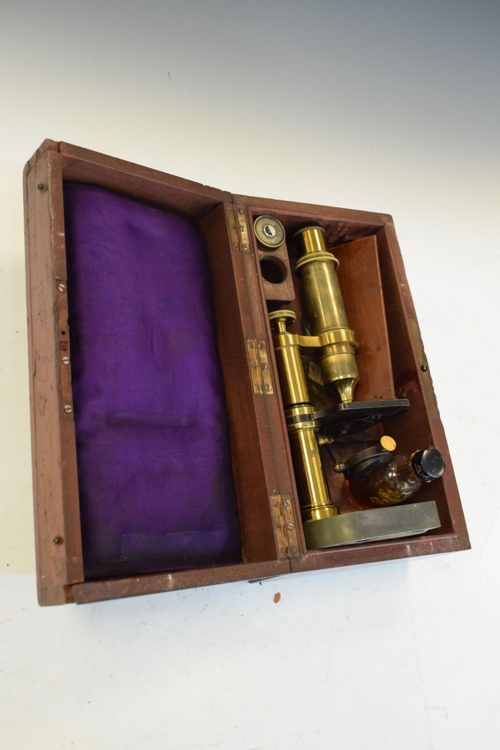 20th Century brass microscope, together with a selection of slides, within wooden case Condition: - Image 2 of 7