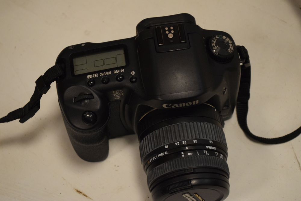 Canon EOS10D digital camera and accessories Condition: Not tested, sold as seen, some light - Image 2 of 4