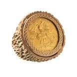 9ct gold string of textured design inset with George V gold half sovereign 1915, size P, 13.3g gross