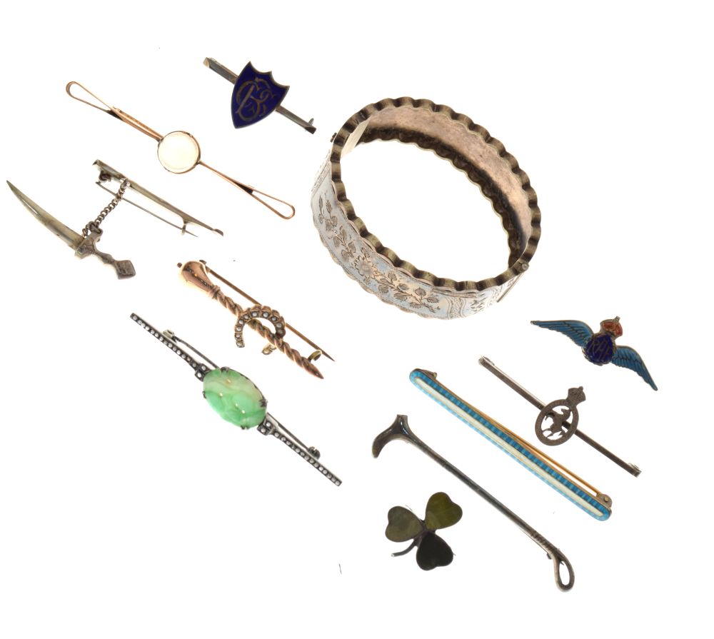 Assorted brooches to include RAF enamel, carved jade, moonstone, riding crop, miniature dagger