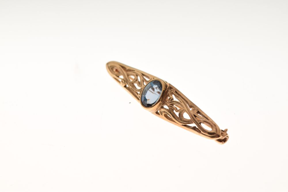 9ct gold bar brooch of pierced foliate scroll design set central faceted oval blue stone, 4.5cm - Image 2 of 4