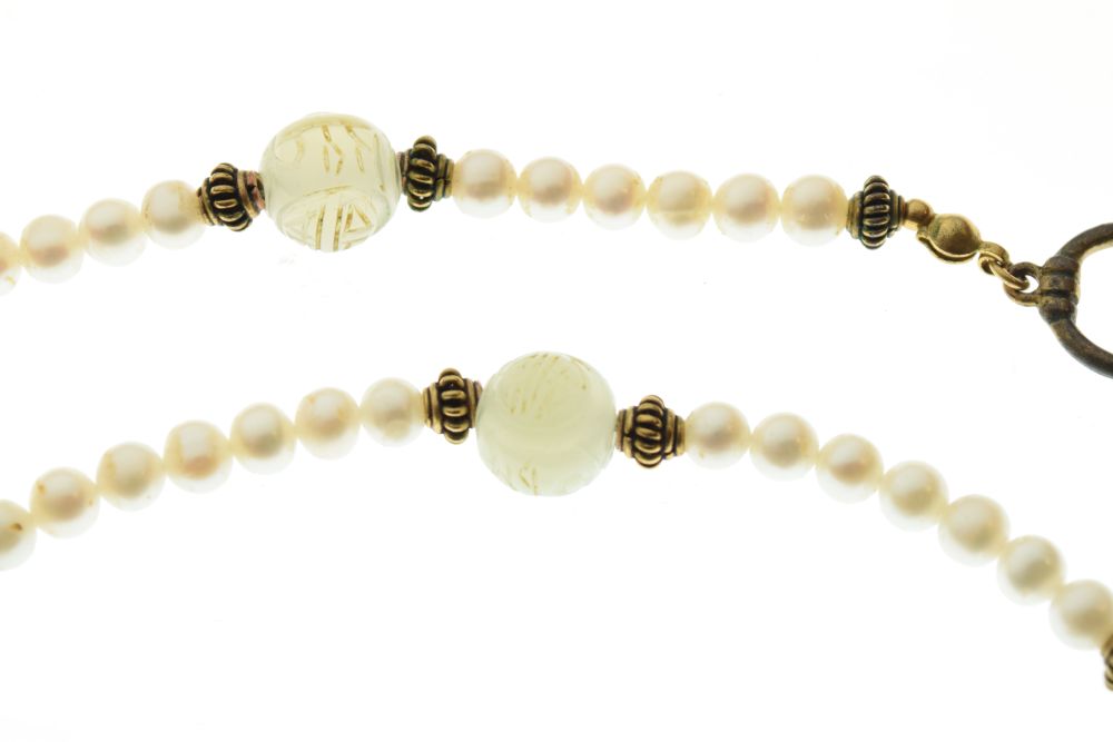 Cultured pearl and carved celadon jade necklace with nine carved jade ball spacers, 51.5cm long - Image 2 of 6