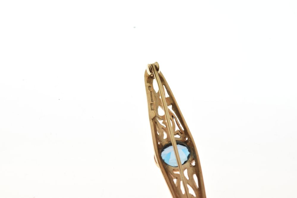 9ct gold bar brooch of pierced foliate scroll design set central faceted oval blue stone, 4.5cm - Image 4 of 4