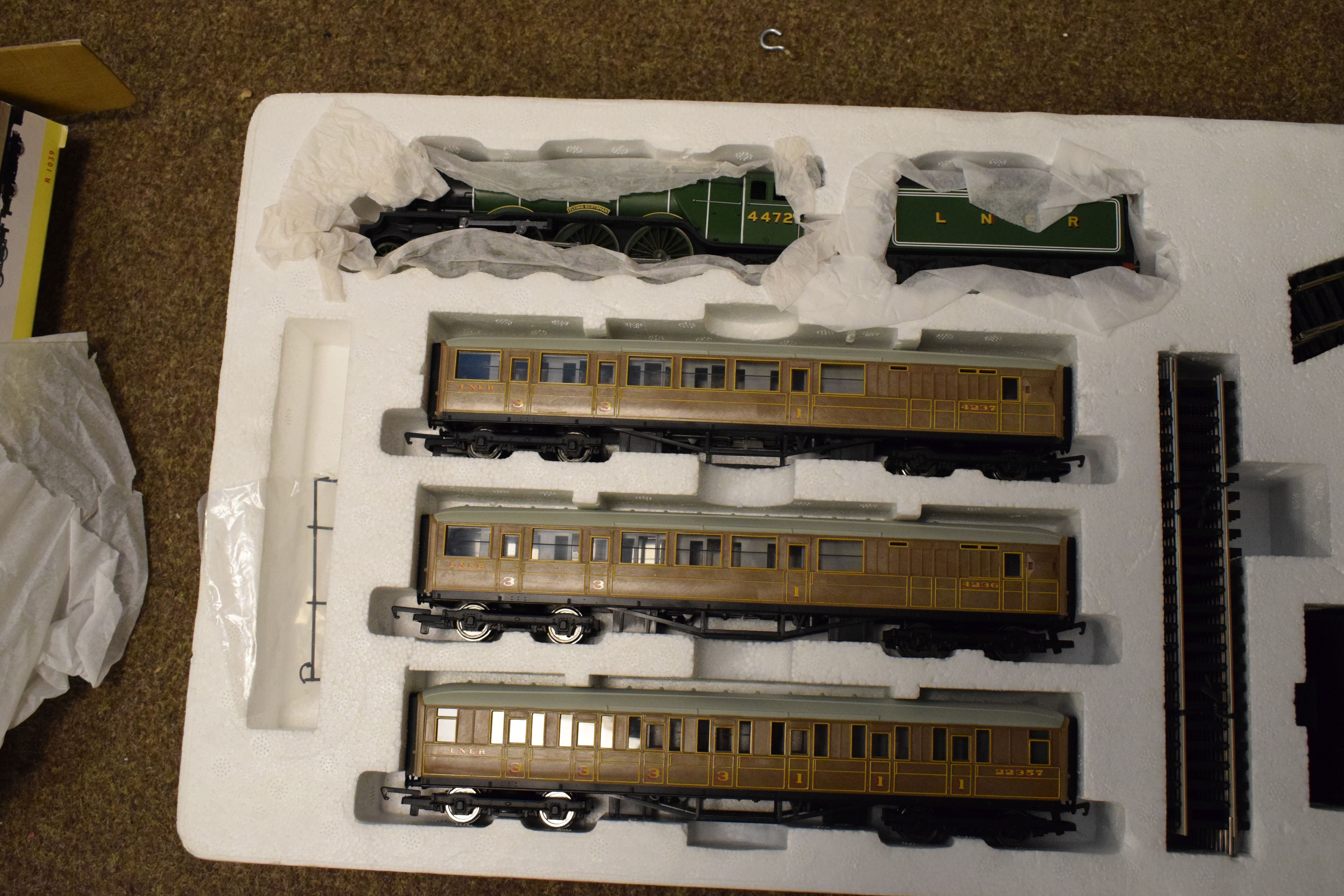 Hornby 00 gauge 'Flying Scotsman' electric train set, boxed (contents unchecked) Condition: Wear and - Image 7 of 8