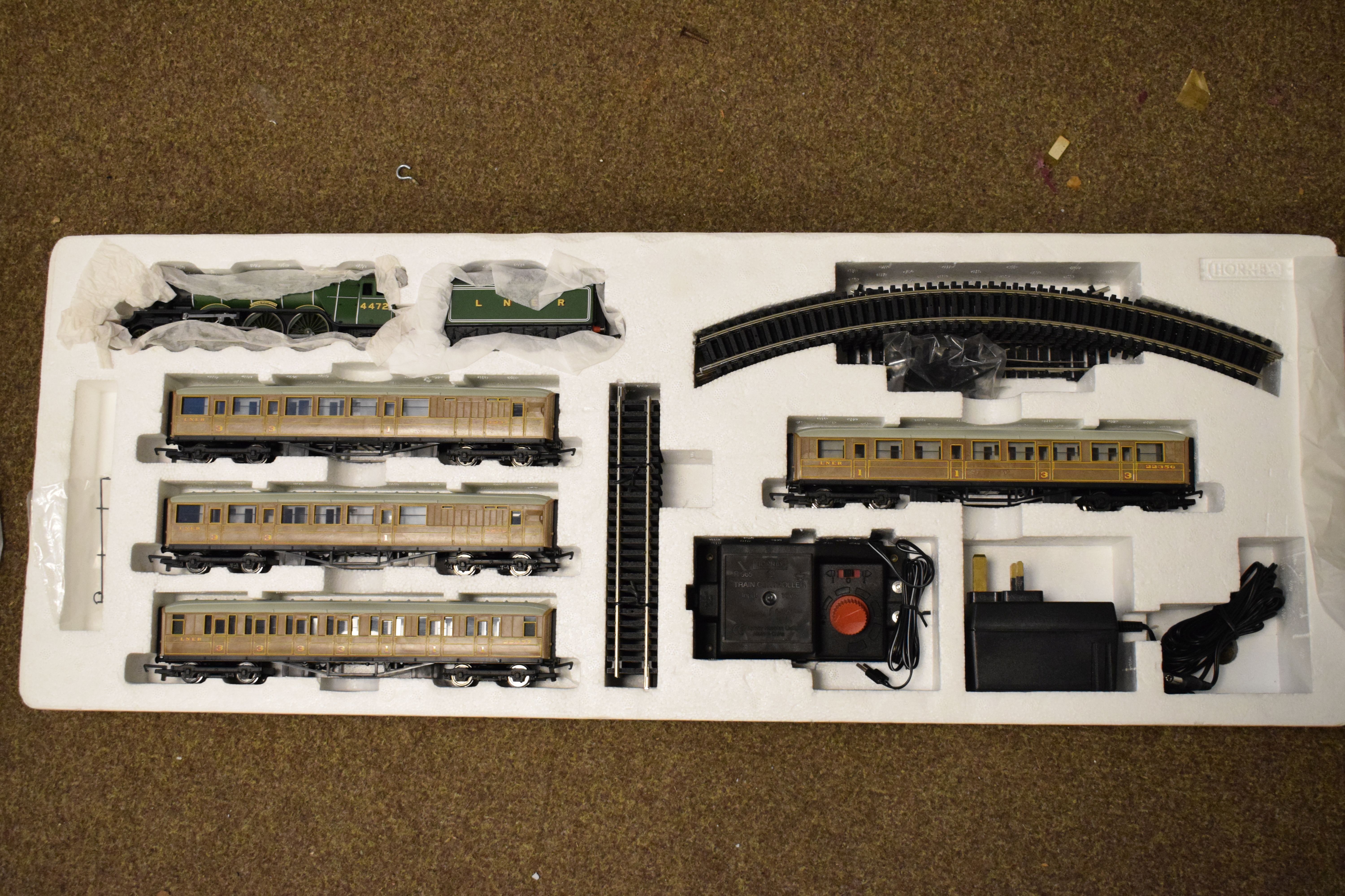 Hornby 00 gauge 'Flying Scotsman' electric train set, boxed (contents unchecked) Condition: Wear and - Image 2 of 8