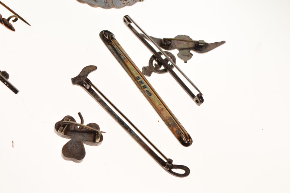 Assorted brooches to include RAF enamel, carved jade, moonstone, riding crop, miniature dagger - Image 3 of 5