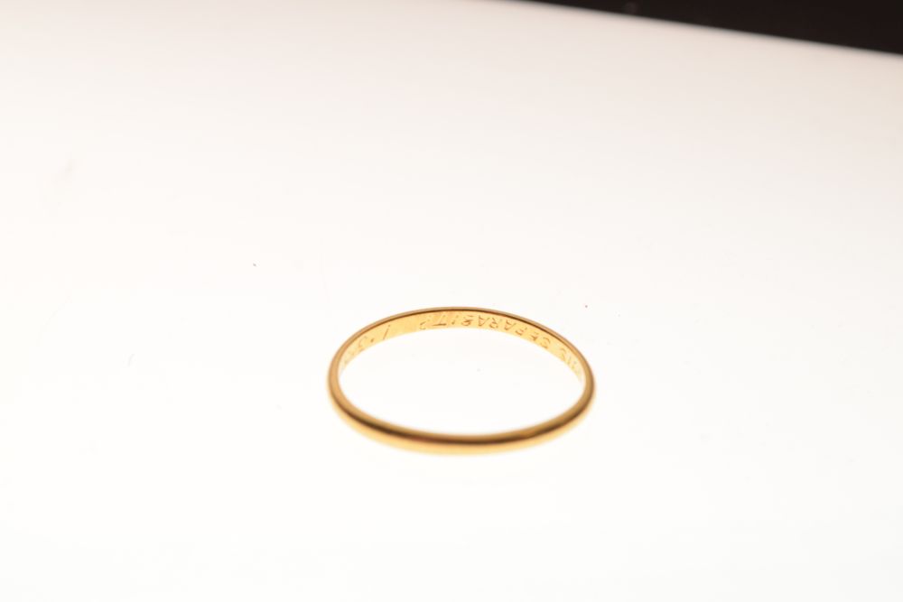 22ct gold wedding band, size Q, 2.1g approx Condition: Has been bent out of shape - ** Due to - Image 4 of 4