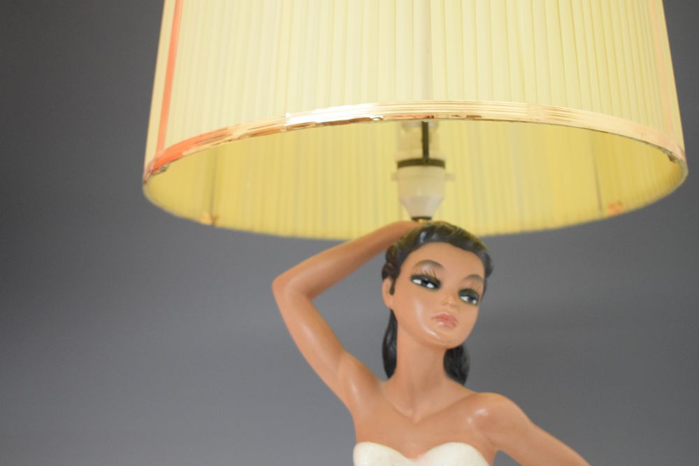 Mid 20th Century plaster figural table lamp formed as a female in a white floral dress, vintage - Bild 5 aus 7