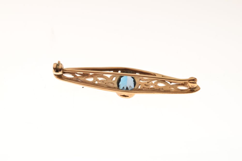 9ct gold bar brooch of pierced foliate scroll design set central faceted oval blue stone, 4.5cm - Image 3 of 4