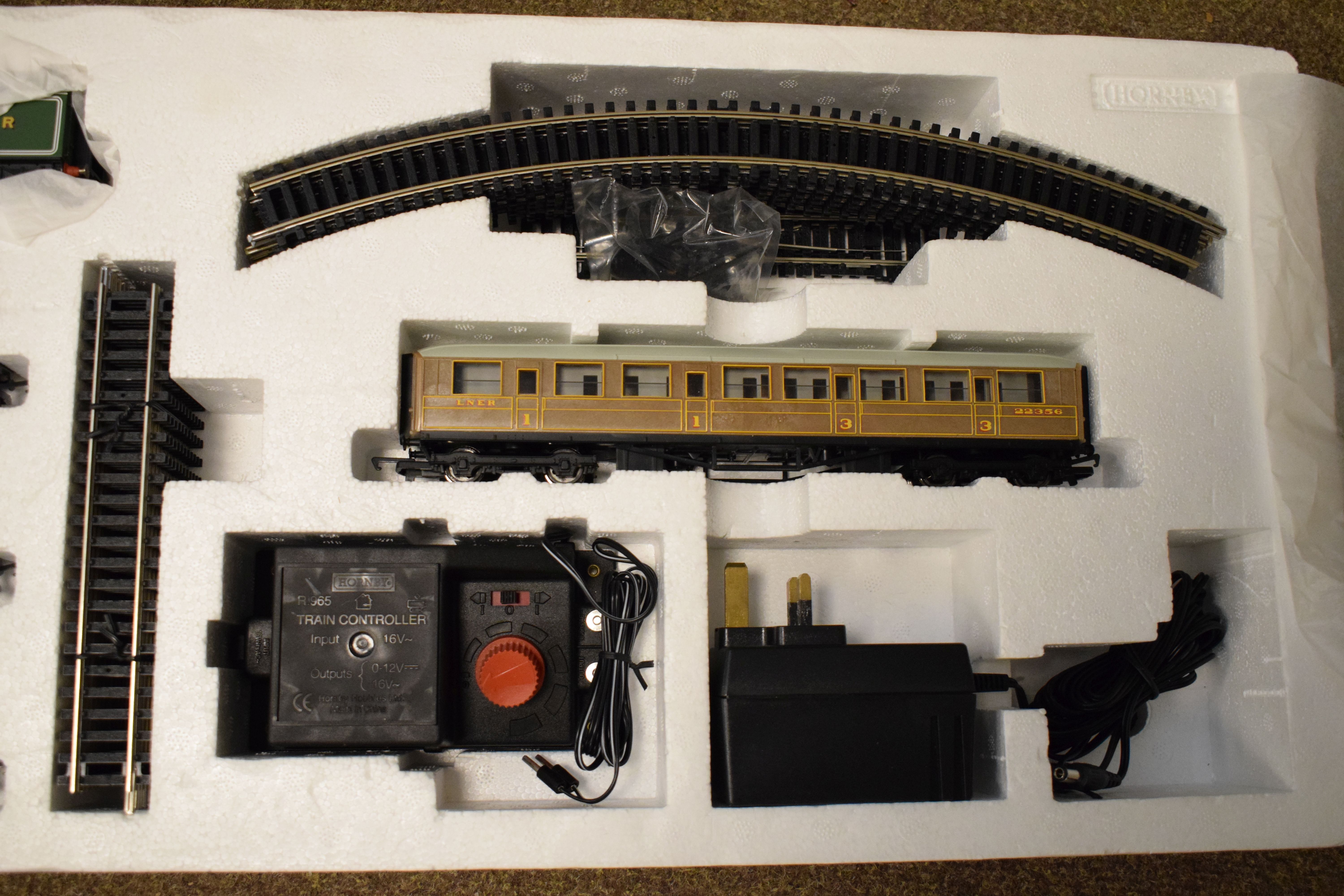 Hornby 00 gauge 'Flying Scotsman' electric train set, boxed (contents unchecked) Condition: Wear and - Image 8 of 8