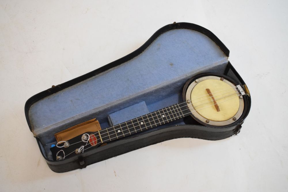 'Down South' four-string ukulele, 52cm long with case Condition: Has been restrung. Appears playable - Image 2 of 5