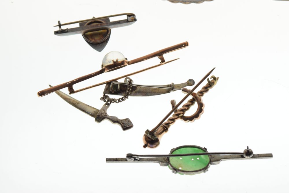 Assorted brooches to include RAF enamel, carved jade, moonstone, riding crop, miniature dagger - Image 4 of 5