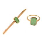Yellow metal dress ring set canted oblong jade panel with vacant seal matrix, size I½, together with