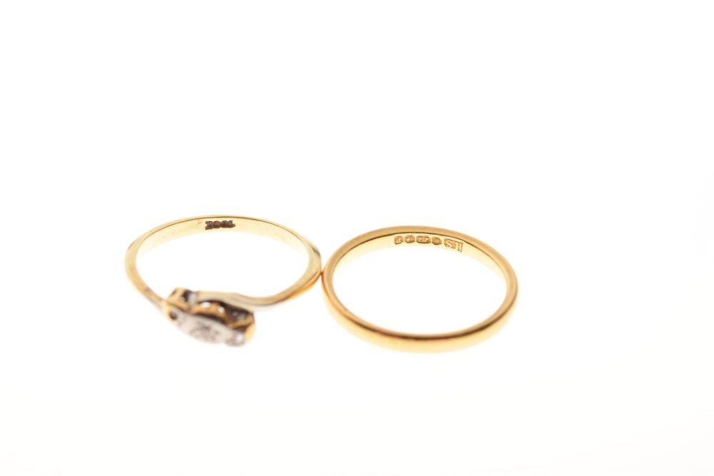 22ct gold wedding band, size M½, 3g approx, together with a yellow metal dress ring, shank stamped - Image 5 of 5