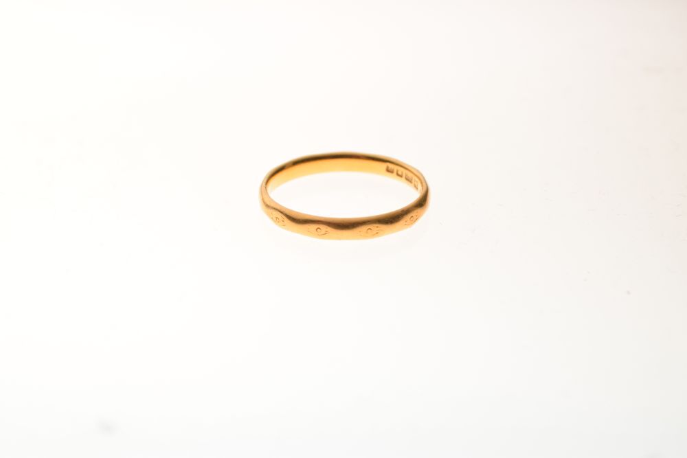 22ct gold wedding band, size O, 2.7g approx Condition: general wear to external engraving, otherwise - Image 2 of 4