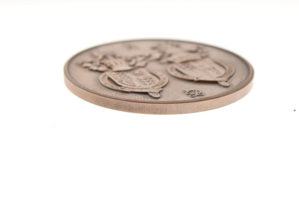 Coins & Medallions - John Pinches Sterling silver medal commemorating the 25th Wedding Anniversary - Image 3 of 5