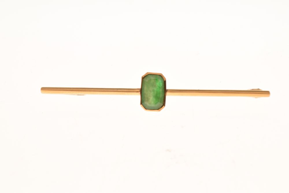 Yellow metal dress ring set canted oblong jade panel with vacant seal matrix, size I½, together with - Image 4 of 6
