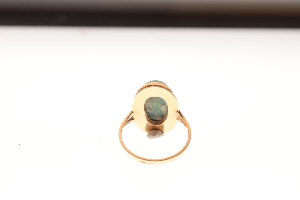 Yellow metal and malachite dress ring with ovoid cabochon, shank stamped 14k, size N, 3.7g gross - Image 4 of 6