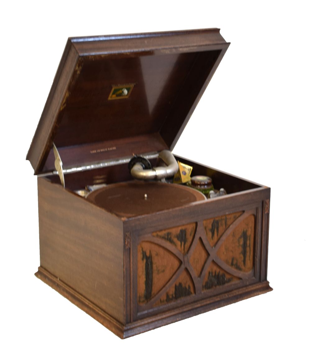 HMV oak cased table top wind-up gramophone, 45cm wide Condition: while we do not guarantee