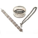 Assorted silver and white metal jewellery to include Aesthetic style hinged bangle decorated with