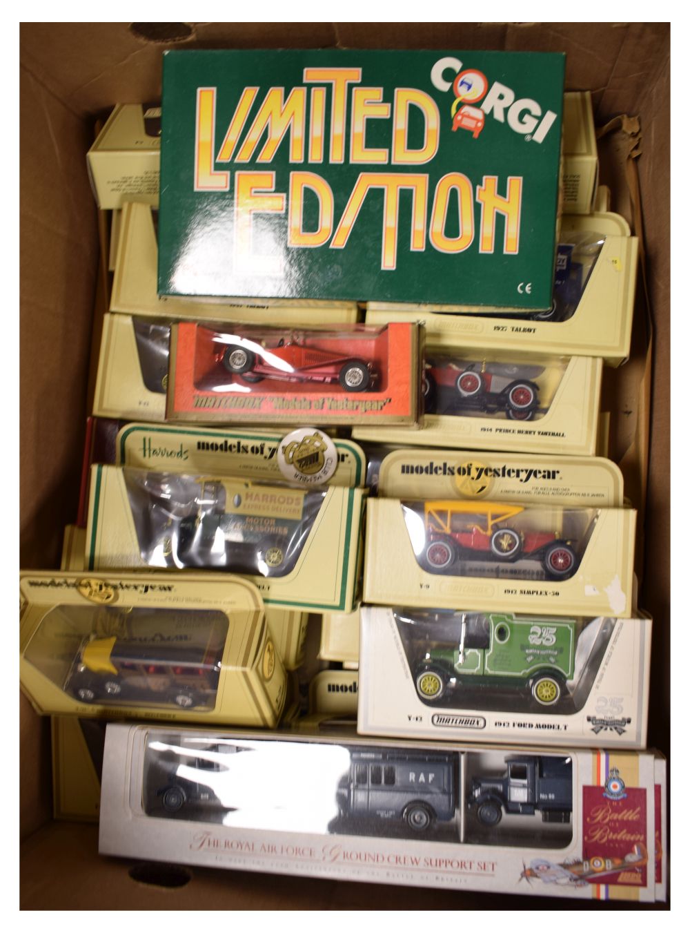 Quantity of boxed models of Yesteryear, Corgi etc, diecast model vehicles, boxed Condition: **Due to