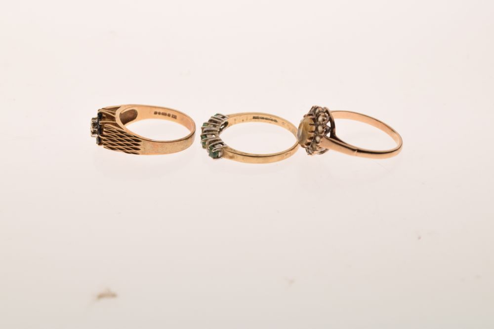 Two 9ct gold dress rings, together with a third yellow metal ring stamped 9ct, 6.8g gross approx (3) - Image 3 of 8