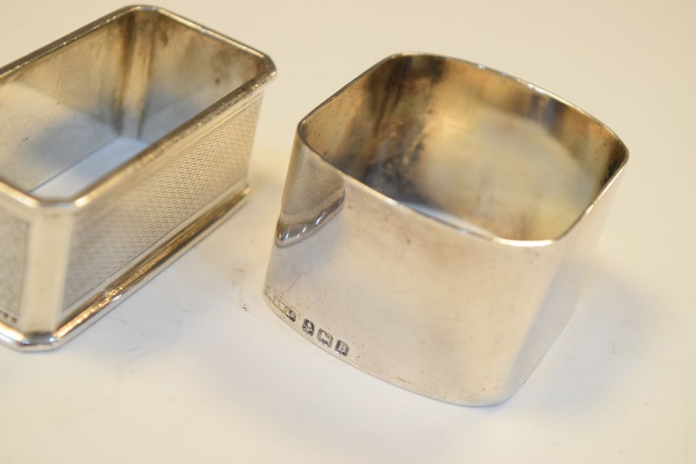 Pair of George V silver napkin rings, Birmingham 1926, together with two other napkin rings, 110g - Image 5 of 6