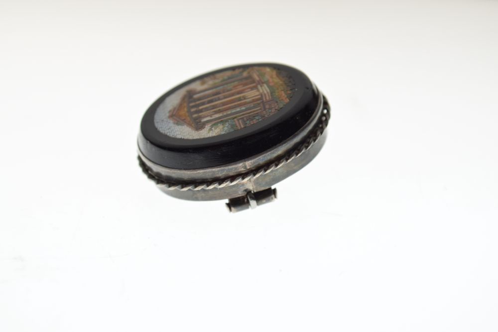 Italian pietra dura micro mosaic oval brooch depicting a classical rotunda, in unmarked yellow - Image 2 of 6