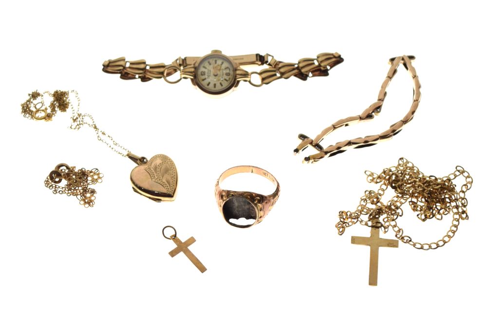 Assorted 9ct gold, yellow metal and unmarked jewellery to include lady's wristwatch, heart-shaped