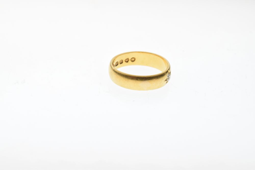 Victorian gentleman's 22ct gold wedding band with single gypsy-set diamond, London 1884, size M½, - Image 5 of 6