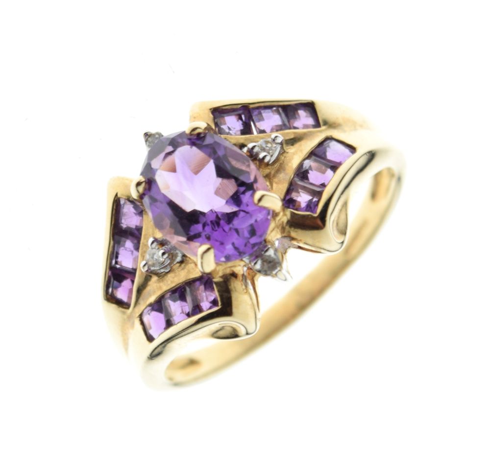 9ct gold dress ring set faceted oval amethyst-coloured central stone flanked by two small diamonds