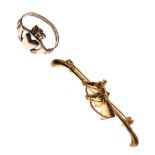 Unmarked gilt metal bar brooch formed as two horses heads and a riding crop, 4.8cm wide, together