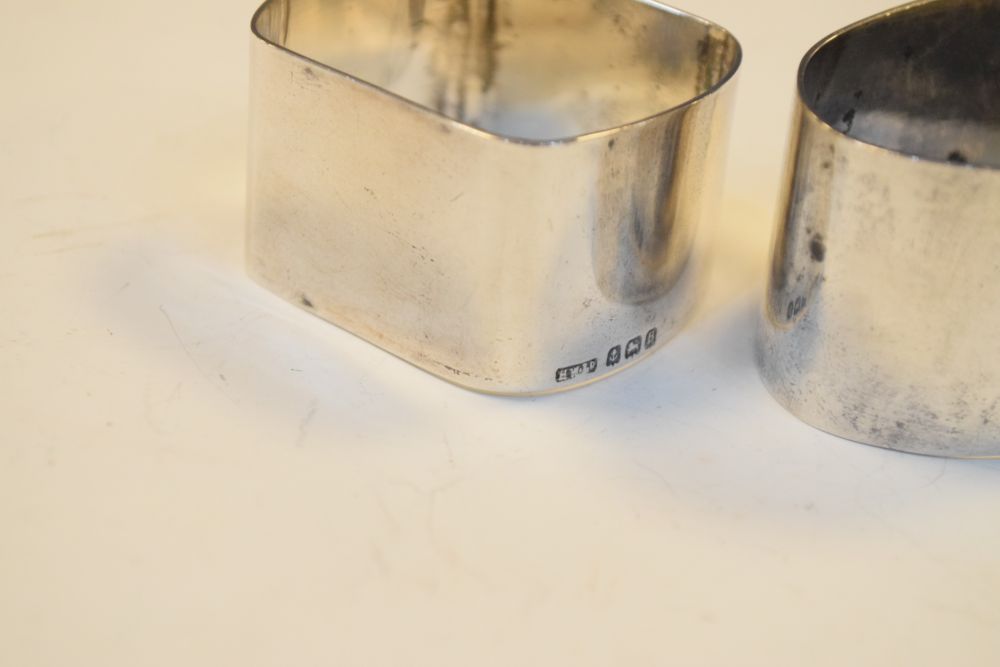 Pair of George V silver napkin rings, Birmingham 1926, together with two other napkin rings, 110g - Image 2 of 6