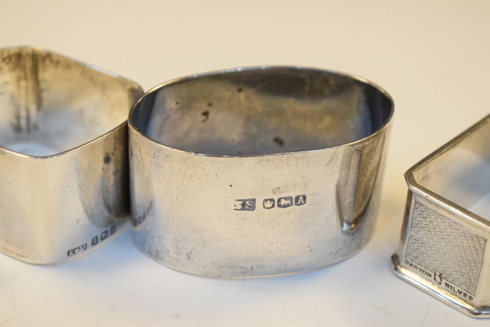 Pair of George V silver napkin rings, Birmingham 1926, together with two other napkin rings, 110g - Image 3 of 6